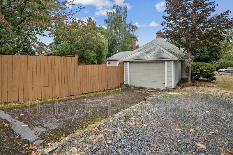 4 Bedroom, 2 Bathroom Home in Great Royal Woodlands + Included Washer/Dryer + Garage Parking property image