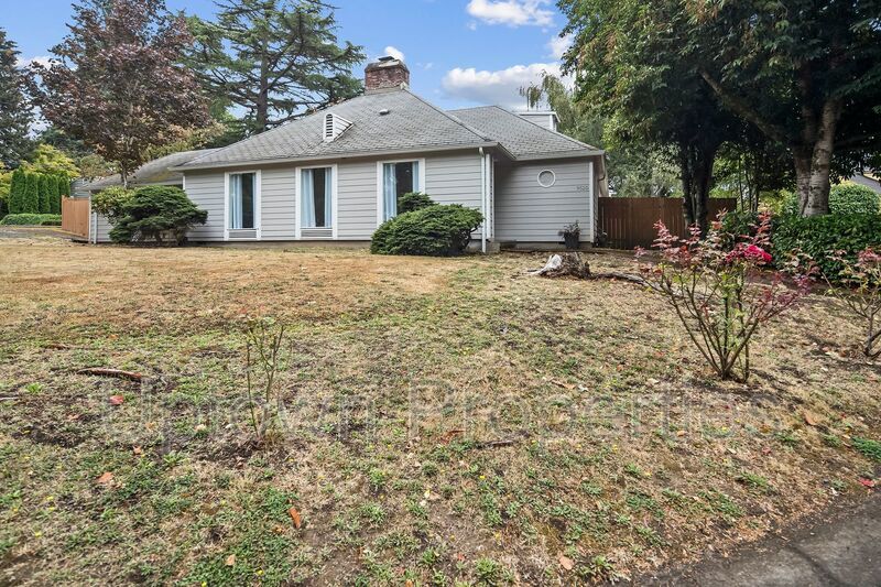 4 Bedroom, 2 Bathroom Home in Great Royal Woodlands + Included Washer/Dryer + Garage Parking property image