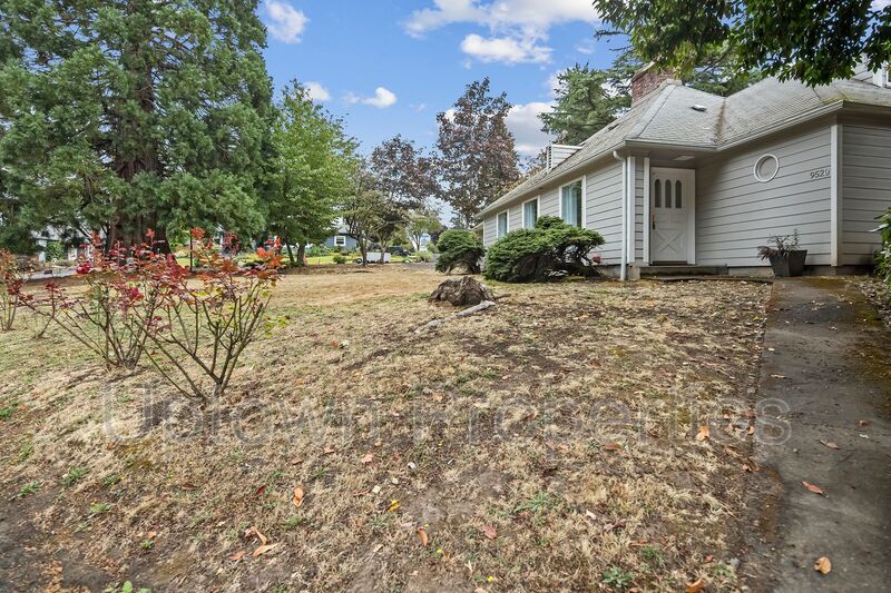 4 Bedroom, 2 Bathroom Home in Great Royal Woodlands + Included Washer/Dryer + Garage Parking property image