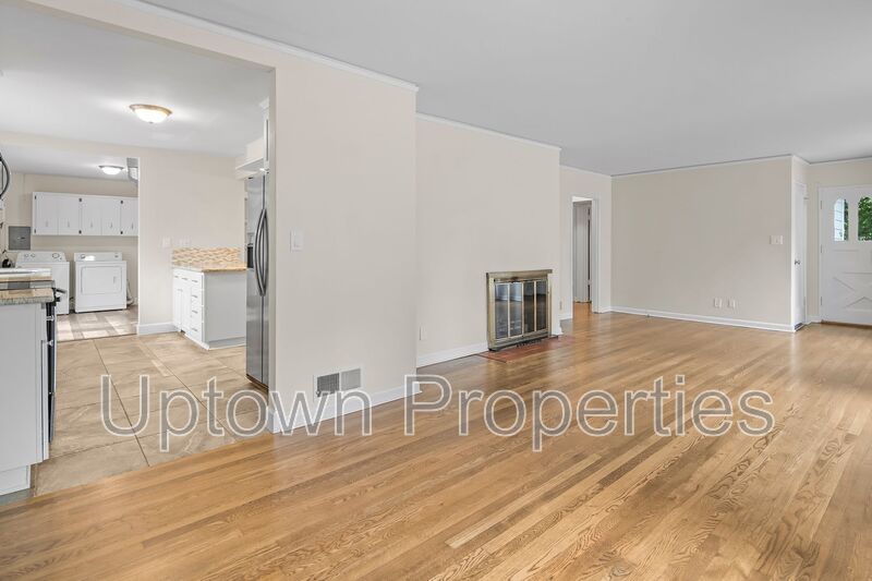 4 Bedroom, 2 Bathroom Home in Great Royal Woodlands + Included Washer/Dryer + Garage Parking property image