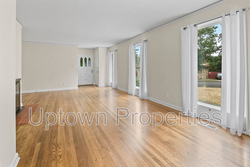 4 Bedroom, 2 Bathroom Home in Great Royal Woodlands + Included Washer/Dryer + Garage Parking property image