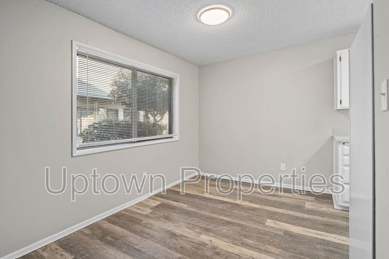Cozy 2BD/1BTH Ground-level Apartment with On-site Laundry & Parking property image