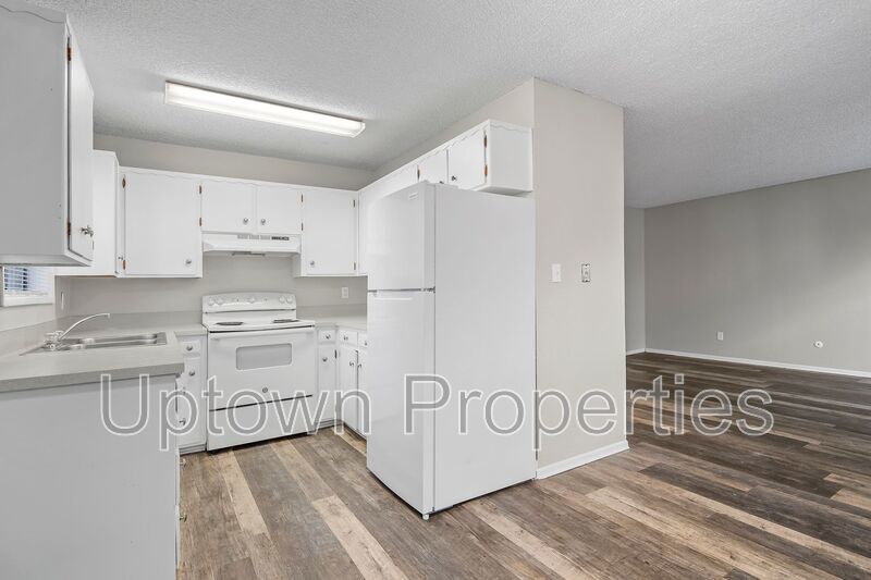 Cozy 2BD/1BTH Ground-level Apartment with On-site Laundry & Parking property image
