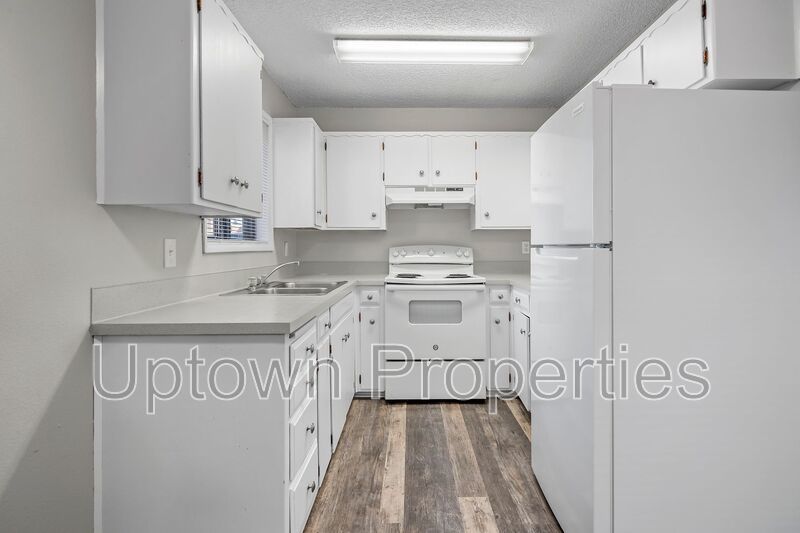 Cozy 2BD/1BTH Ground-level Apartment with On-site Laundry & Parking property image