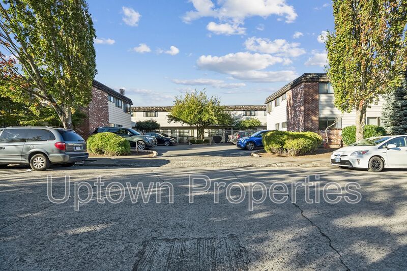 2BR/1.5BTH in Executive Arms Apartments property image