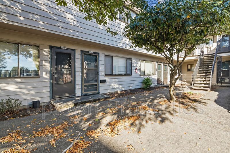 2BR/1.5BTH in Executive Arms Apartments property image