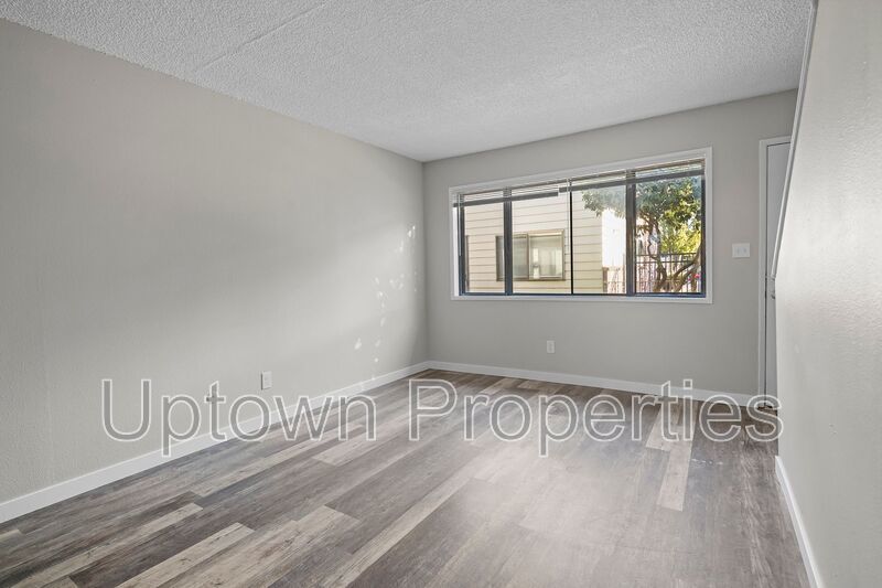2BR/1.5BTH in Executive Arms Apartments property image