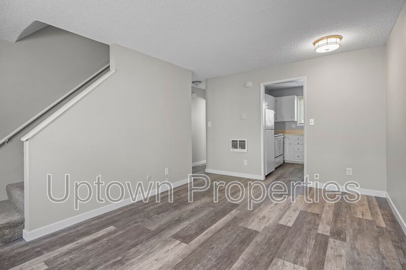 2BR/1.5BTH in Executive Arms Apartments property image