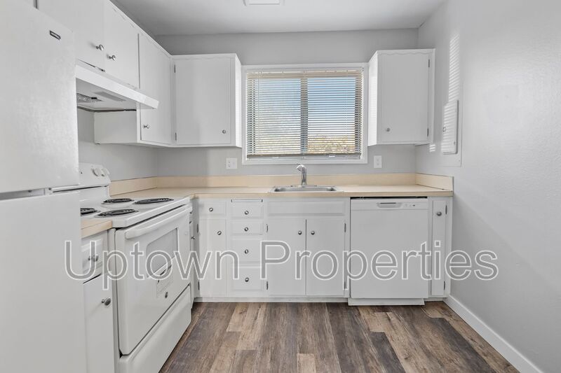 2BR/1.5BTH in Executive Arms Apartments property image