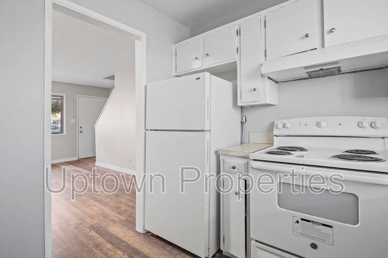 2BR/1.5BTH in Executive Arms Apartments property image