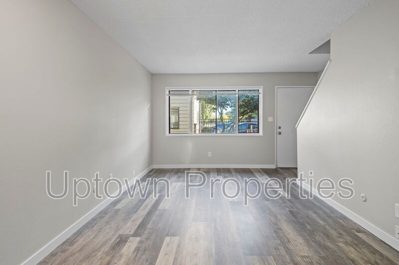 2BR/1.5BTH in Executive Arms Apartments property image