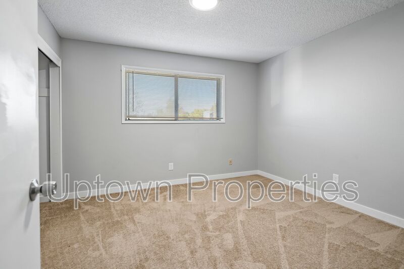 2BR/1.5BTH in Executive Arms Apartments property image