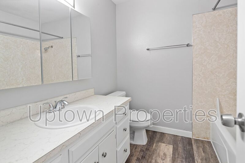 2BR/1.5BTH in Executive Arms Apartments property image