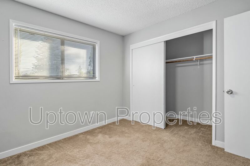2BR/1.5BTH in Executive Arms Apartments property image