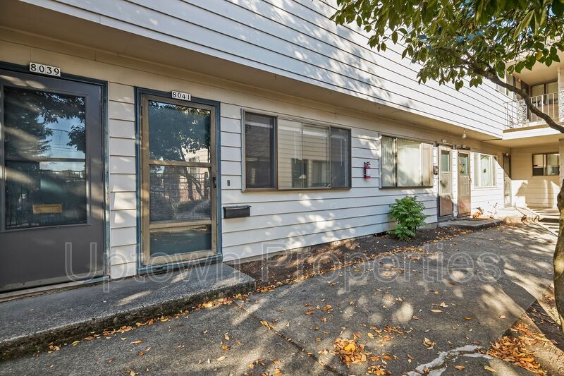 2BR/1.5BTH in Executive Arms Apartments property image