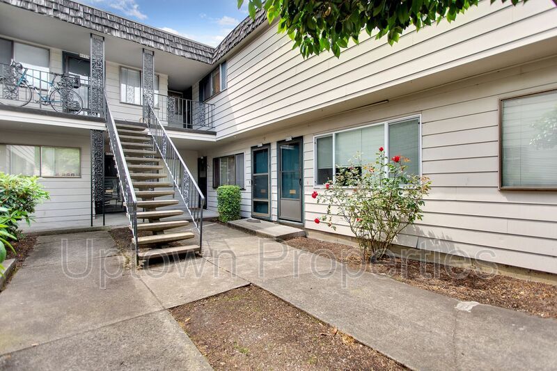 2BR/1.5BTH in Executive Arms Apartments property image