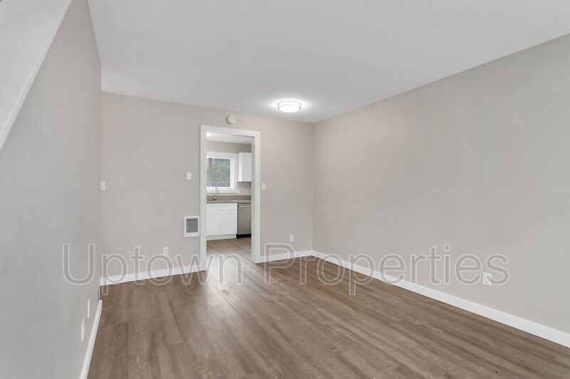 2BR/1.5BTH in Executive Arms Apartments property image