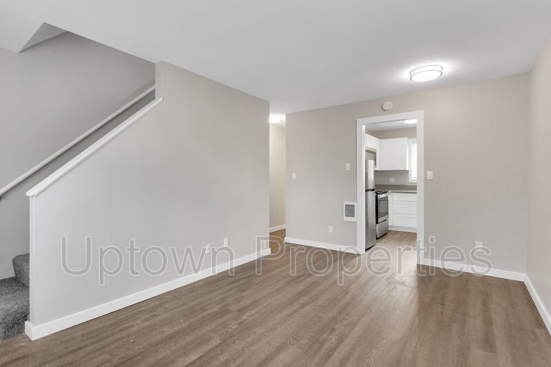 2BR/1.5BTH in Executive Arms Apartments property image