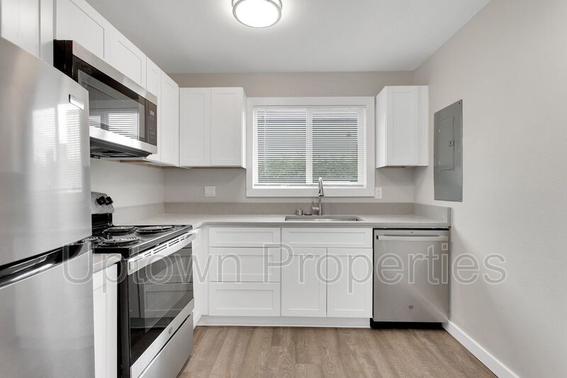2BR/1.5BTH in Executive Arms Apartments property image