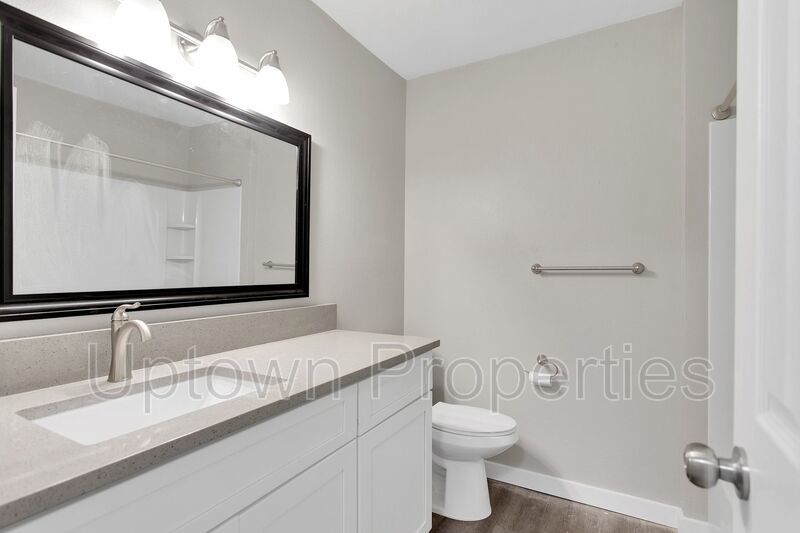 2BR/1.5BTH in Executive Arms Apartments property image