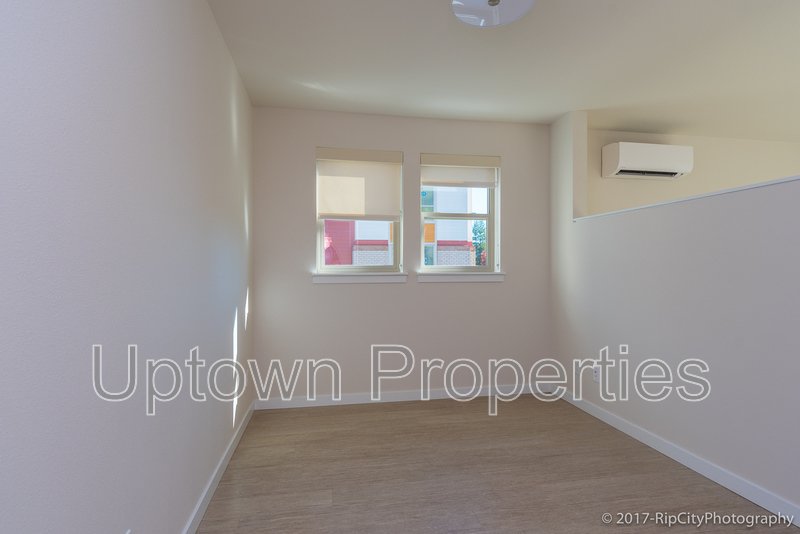 1BR Loft in New Complex Near Water at Willamette Park property image