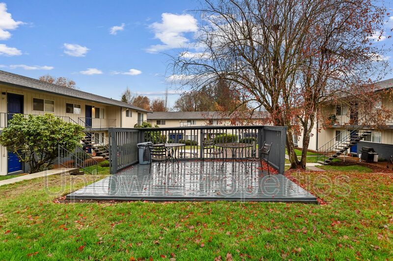 Ground Floor 2 Bed 1 Bath + Wood Floors + Assigned Parking + Large Patio property image