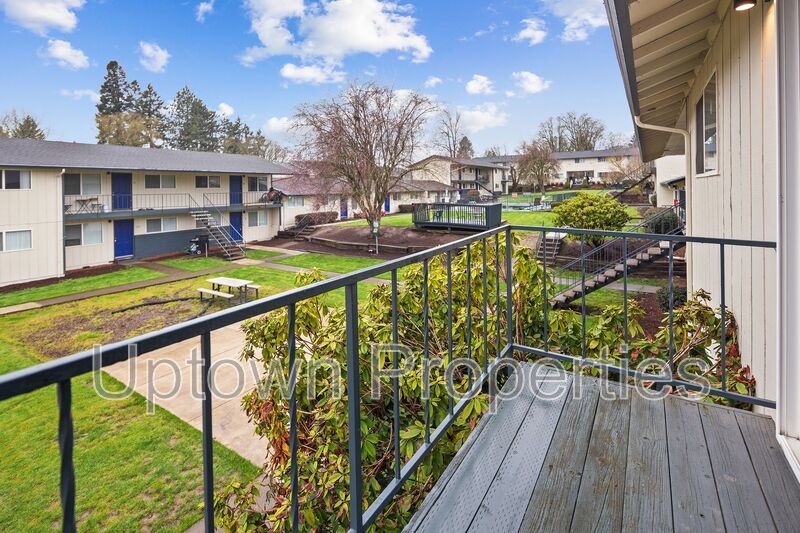 Ground Floor 2 Bed 1 Bath + Wood Floors + Assigned Parking + Large Patio property image