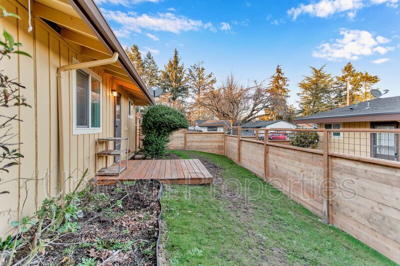 Available 3BR/1BTH in Meadowbrook Village! + Included Washer/Dryer property image