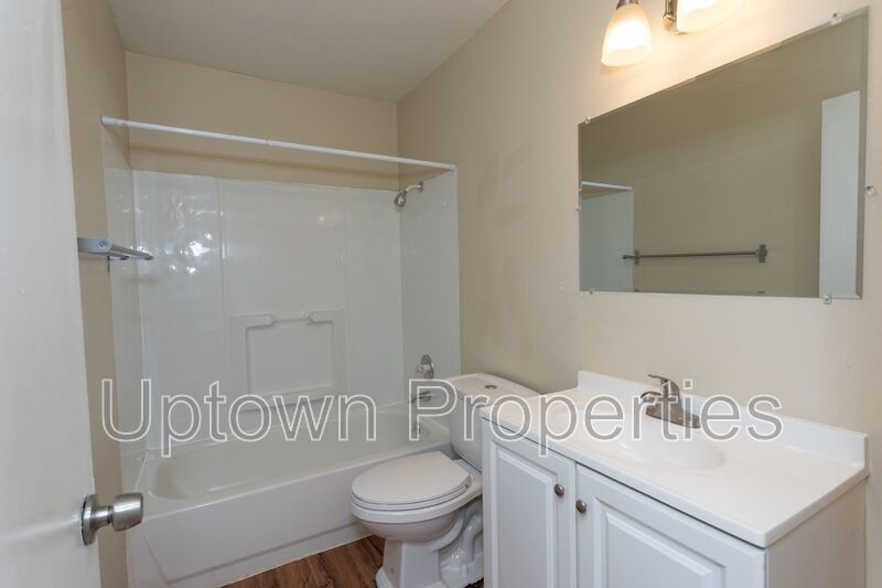 FREE First Month's Rent: 2BD/1BTH Ground-level Apartment in SW Portland property image