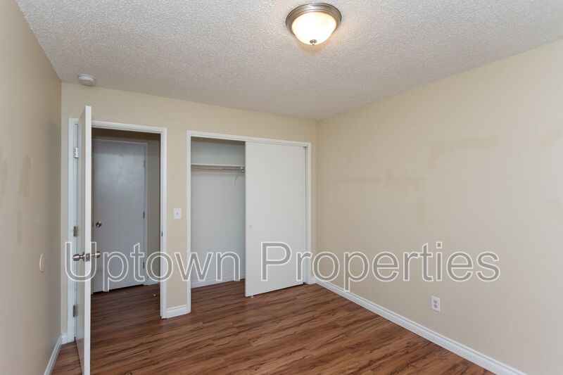 FREE First Month's Rent: 2BD/1BTH Ground-level Apartment in SW Portland property image