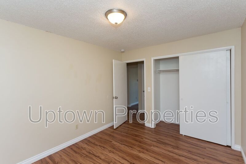 FREE First Month's Rent: 2BD/1BTH Ground-level Apartment in SW Portland property image