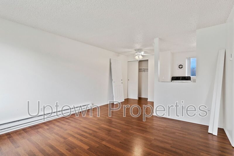Ground Floor 1 Bed Rare Value $995! Parking and Laundry On Site property image