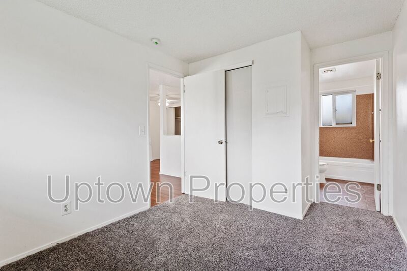Ground Floor 1 Bed Rare Value $995! Parking and Laundry On Site property image