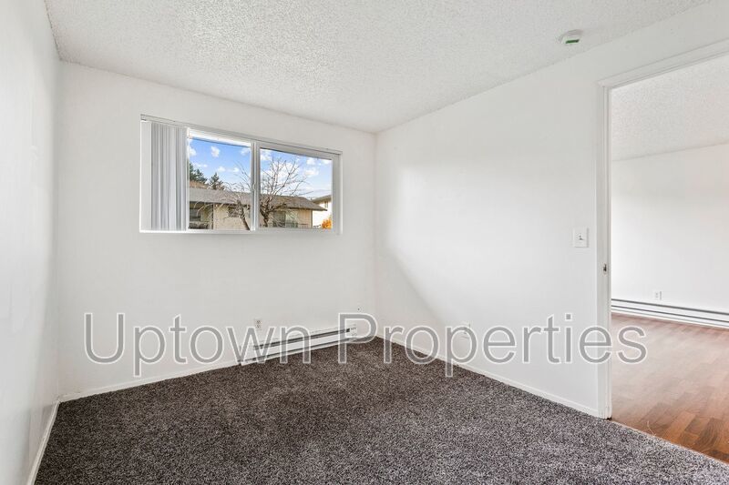 Ground Floor 1 Bed Rare Value $995! Parking and Laundry On Site property image