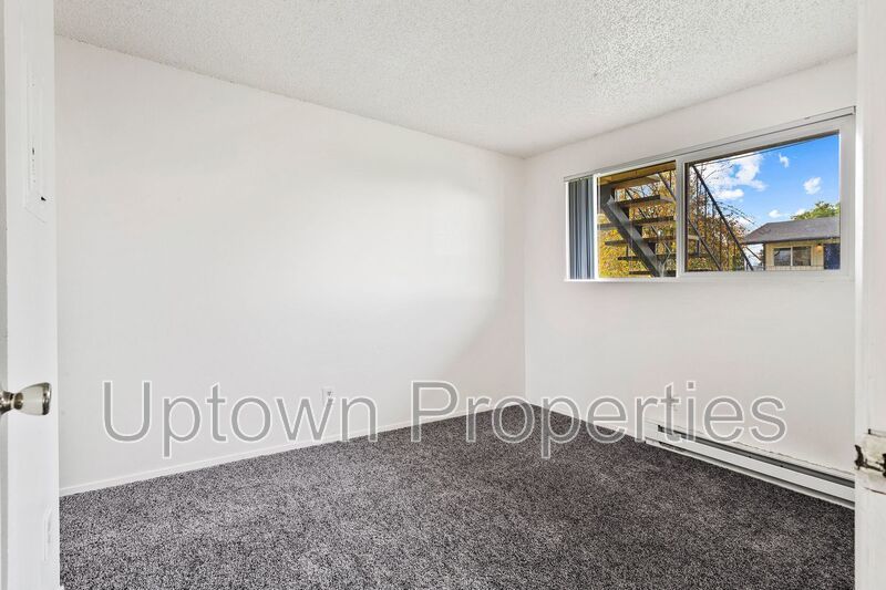 Ground Floor 1 Bed Rare Value $995! Parking and Laundry On Site property image