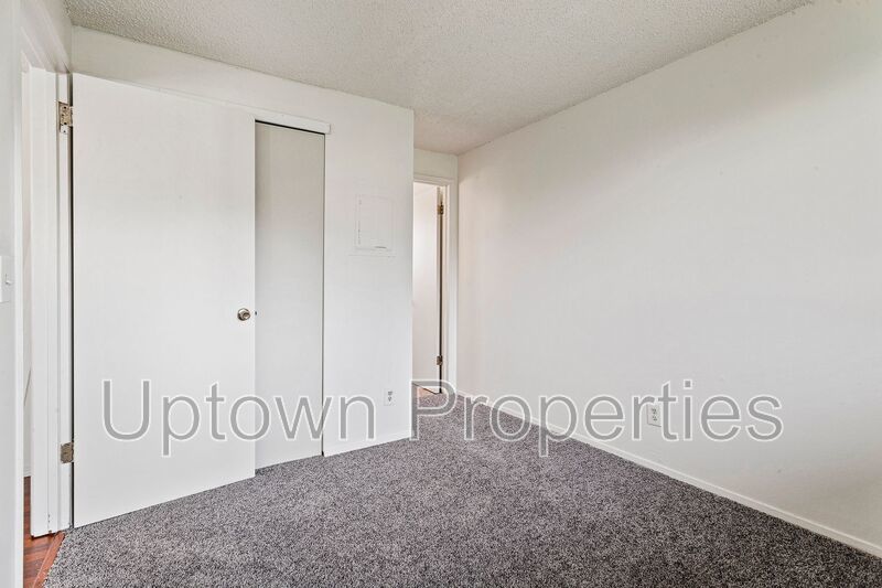 Ground Floor 1 Bed Rare Value $995! Parking and Laundry On Site property image