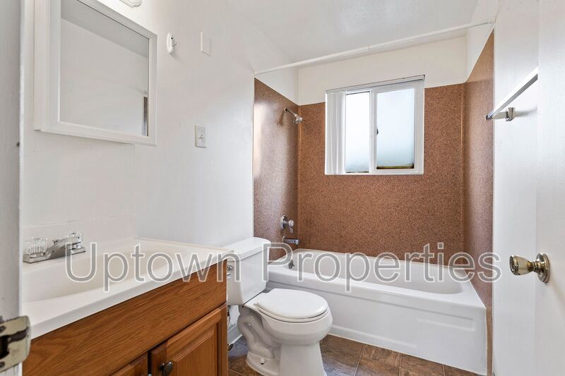 Ground Floor 1 Bed Rare Value $995! Parking and Laundry On Site property image