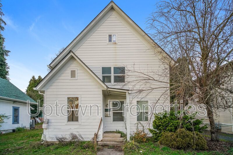 Ground Floor 2BD/1BTH + Bonus Room + Wood Floors + Shared Yard! Walk to Downtown Hillsboro! property image