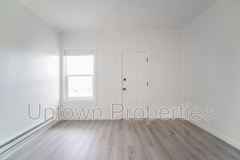 Ground Floor 2BD/1BTH + Bonus Room + Wood Floors + Shared Yard! Walk to Downtown Hillsboro! property image