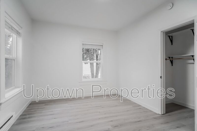 Ground Floor 2BD/1BTH + Bonus Room + Wood Floors + Shared Yard! Walk to Downtown Hillsboro! property image