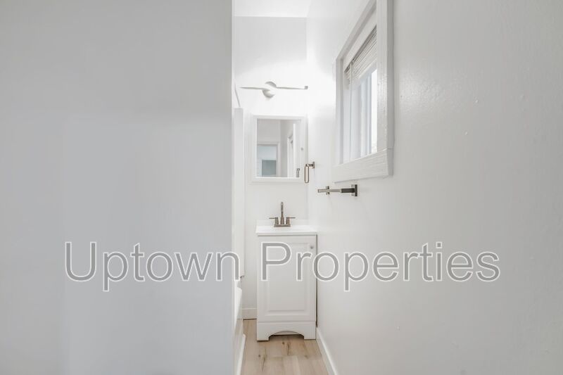 Ground Floor 2BD/1BTH + Bonus Room + Wood Floors + Shared Yard! Walk to Downtown Hillsboro! property image