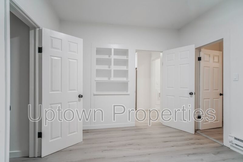 Ground Floor 2BD/1BTH + Bonus Room + Wood Floors + Shared Yard! Walk to Downtown Hillsboro! property image