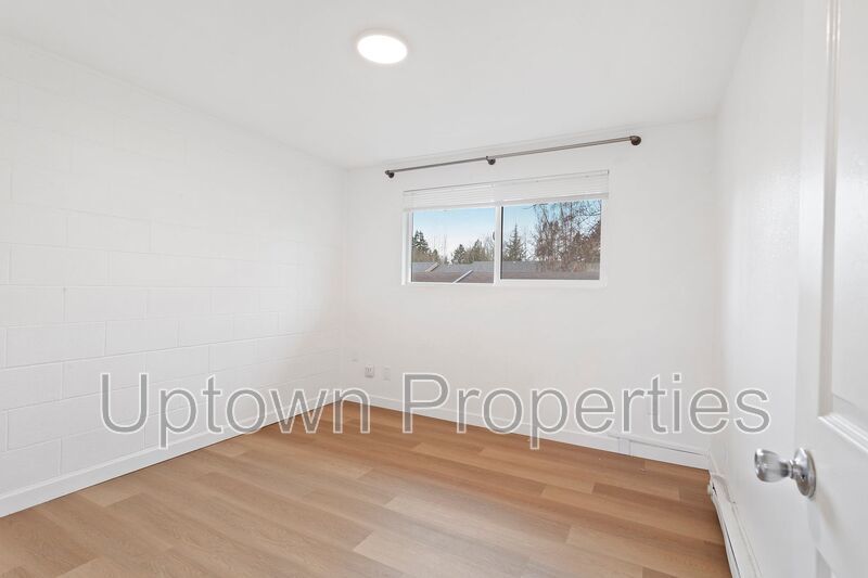 **February Move-In Special** Single Level 3BR -Upgraded Wood Floors/Stainless Appliances property image