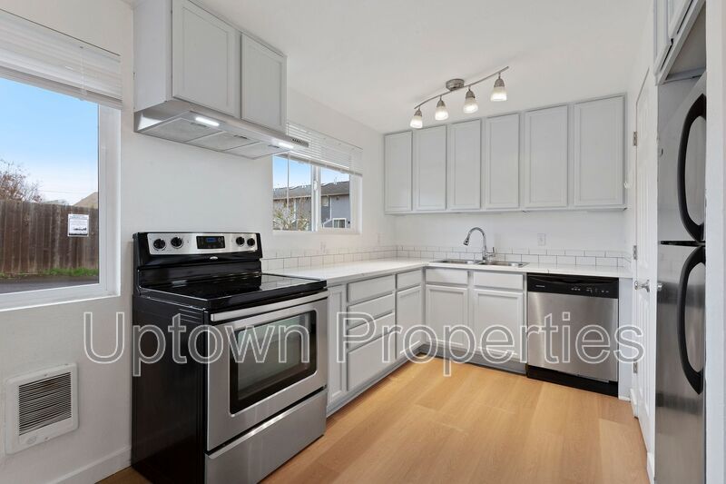 **February Move-In Special** Single Level 3BR -Upgraded Wood Floors/Stainless Appliances property image