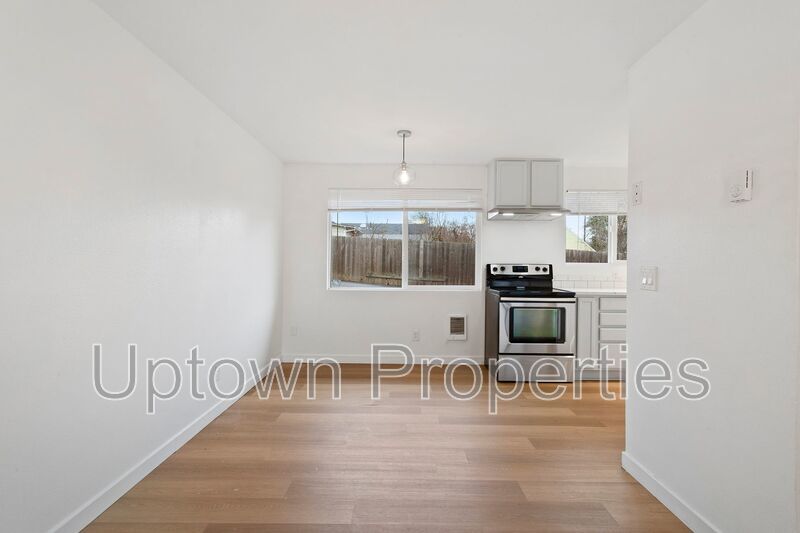 **February Move-In Special** Single Level 3BR -Upgraded Wood Floors/Stainless Appliances property image