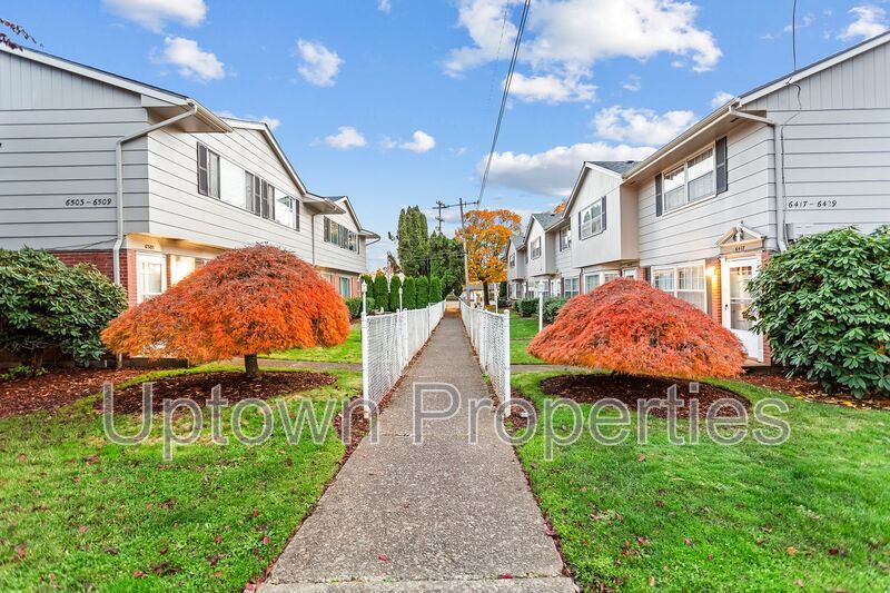FREE First Month's Rent: 2BD/1.5BTH Townhome + Private Fenced Patio + W/D in unit + Parking Included property image