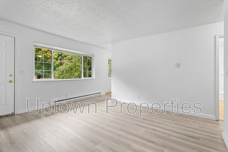 Charming Upstairs Unit in SW Portland with Easy City Access property image