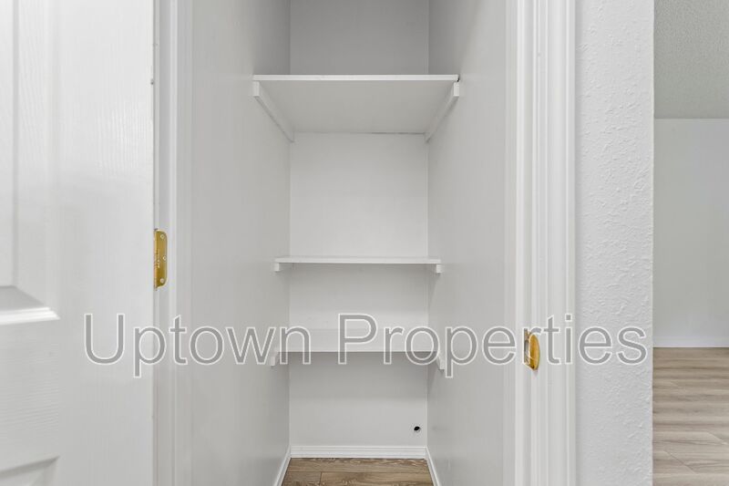 Charming Upstairs Unit in SW Portland with Easy City Access property image