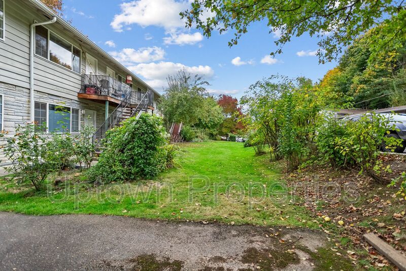 Charming Upstairs Unit in SW Portland with Easy City Access property image