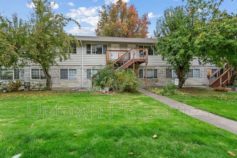 Charming Upstairs Unit in SW Portland with Easy City Access property image